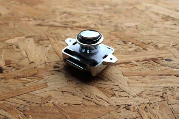 Round push lock in chrome
